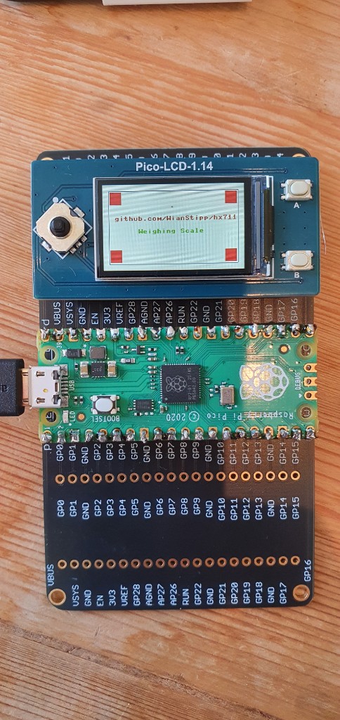 Raspberry Pi Pico with Waveshare 1.14 inch LCD showing the weighing scale UI